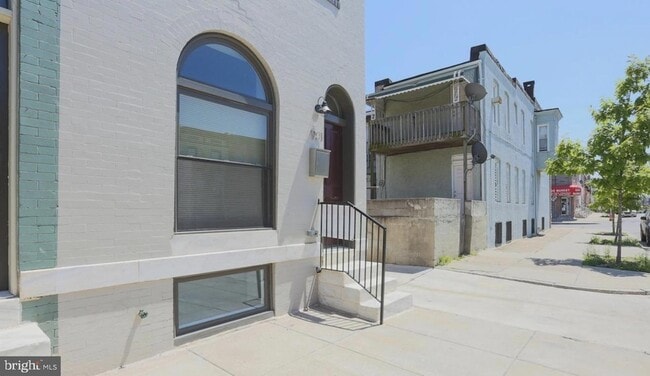 Building Photo - 901 N Montford Ave
