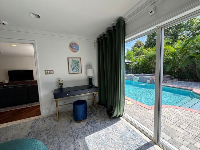 Building Photo - 1728 NE 40th St