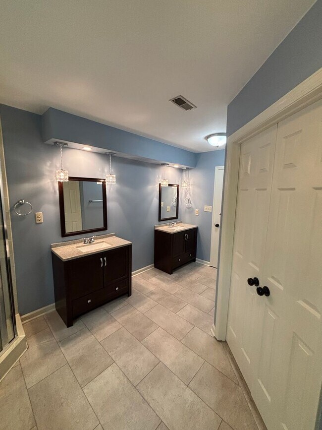 Building Photo - West Knoxville Townhouse