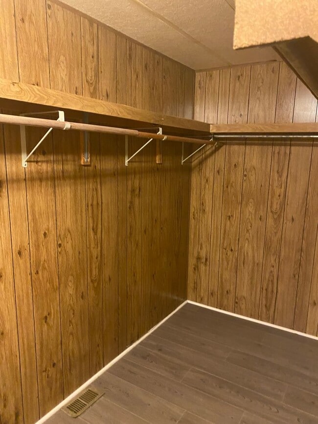 Building Photo - Waterfront 3 bedroom 2 bath