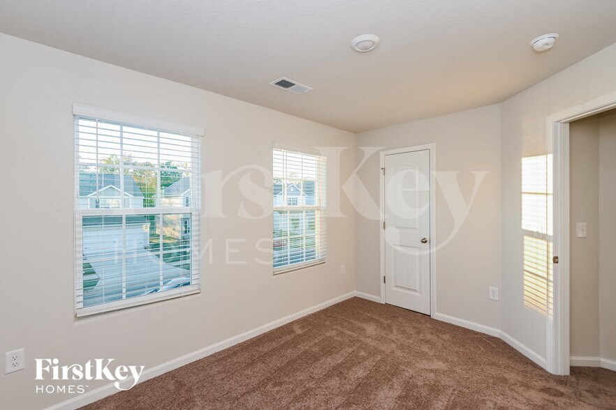 Building Photo - 5024 Wolfridge Ave