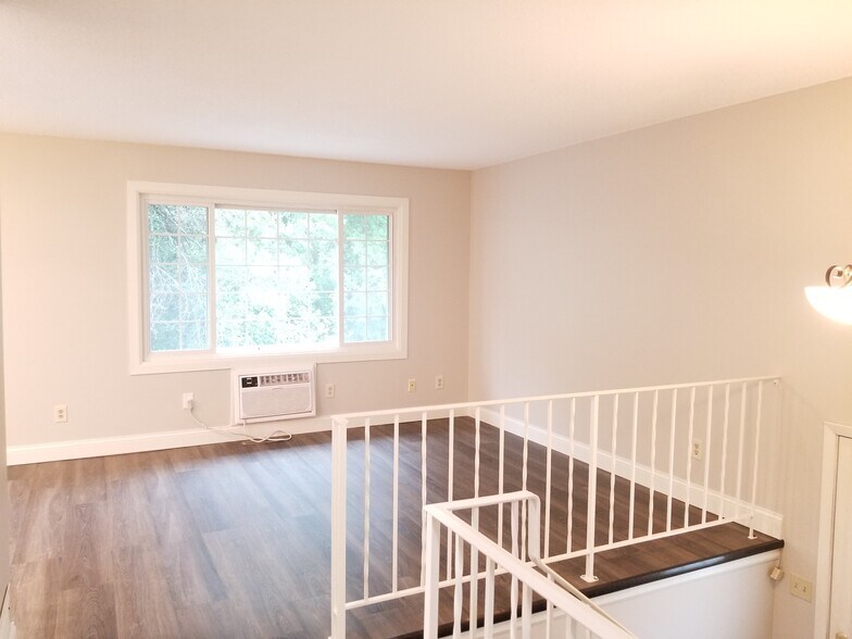 Building Photo - 220 Leighton Dr