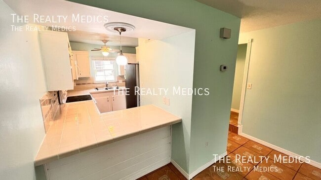 Building Photo - 1220 Villa Ln