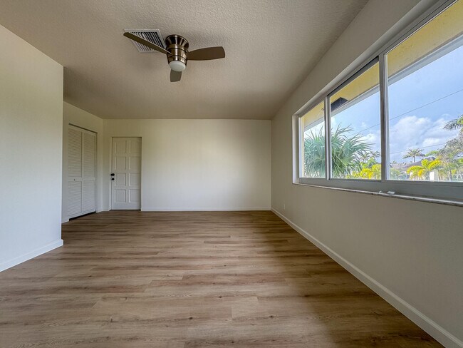 Building Photo - 1110 Bel Air Dr