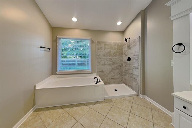 Building Photo - 6520 Ganton Dr