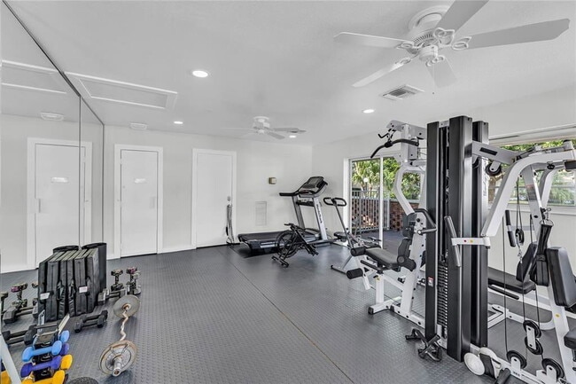 Building Photo - 2800 NE 14th Street Causeway