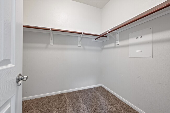Building Photo - 8618 E Highlands Crossing