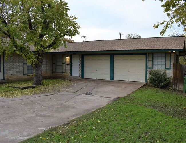 Building Photo - L-house