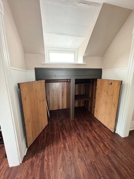 Building Photo - 158 Christiana St