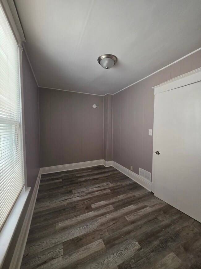 Building Photo - 309 E 120th Pl