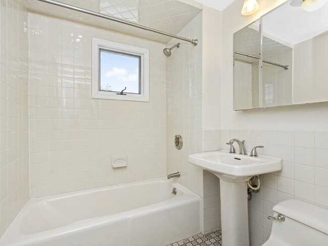 Building Photo - 1145 Boylston St