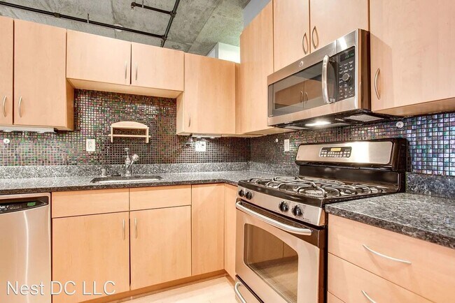 Building Photo - Loft Style Two bedroom W/Parking & Storage Included, Over 1,000 Square Feet!