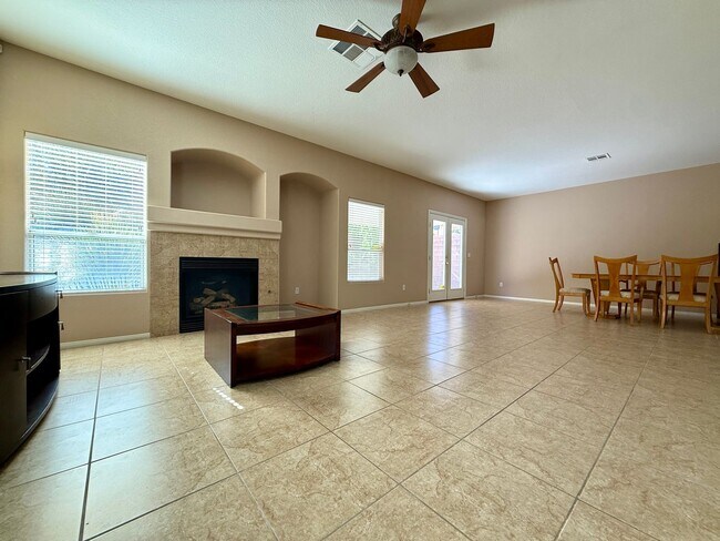 Building Photo - 2-Story Home  3 bedroom 2.5 bath in Gated Southern Highlands