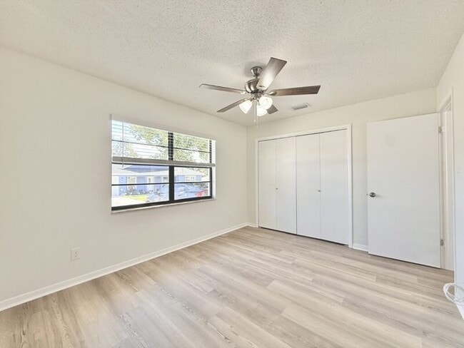 Building Photo - 5212 Peach Ave