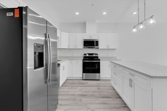 Building Photo - 705 S Orange Ave