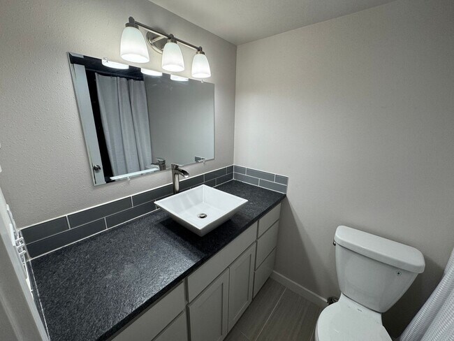 Building Photo - Jasmines Q