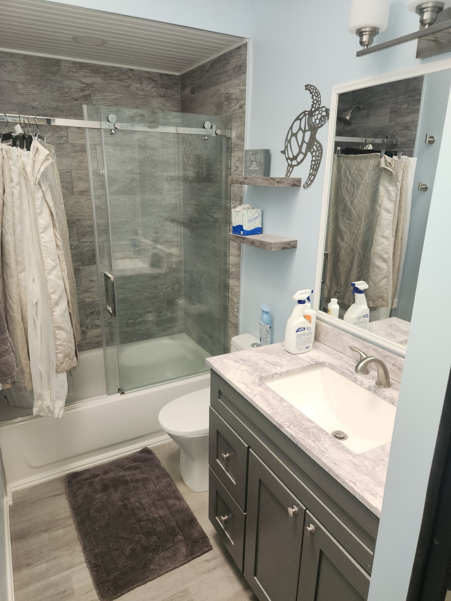 Guest Bath - 4699 SE Bywood Ter