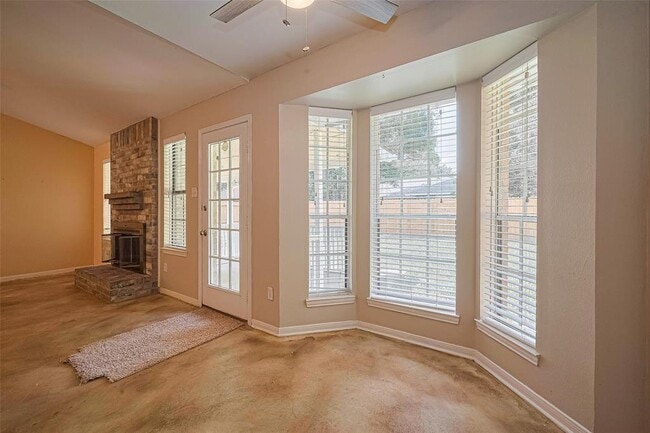 Building Photo - 4031 Sherwood W