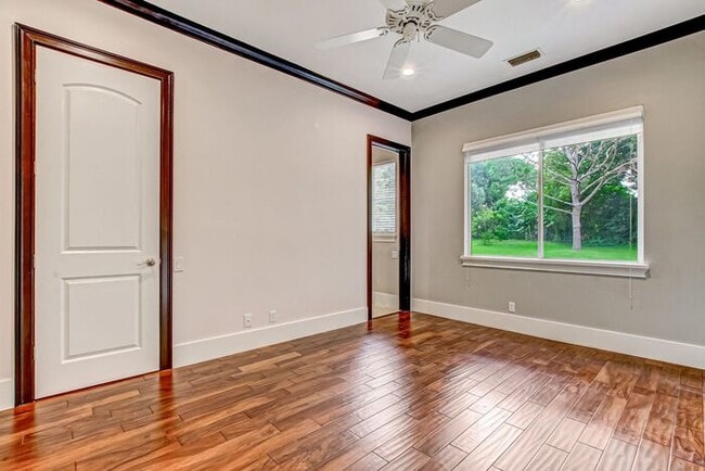 Building Photo - Stunning 5-Bedroom Pool Home on Nearly 2 A...