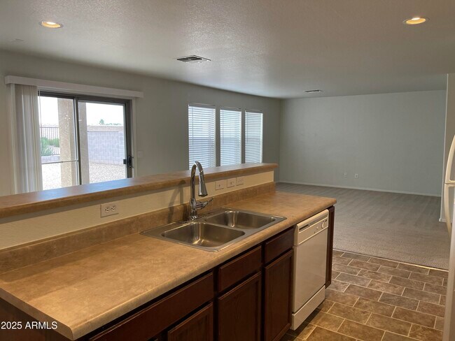 Building Photo - 800 E Cowboy Cove Trail