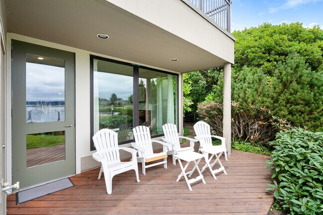 Building Photo - 549 N Tomahawk Island Dr