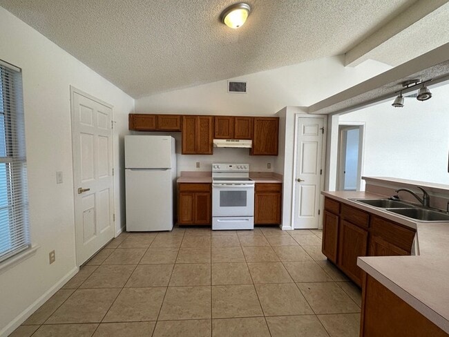 Building Photo - Move-In Ready 3-Bedroom Home with Pond Views in Desirable Mandarin!