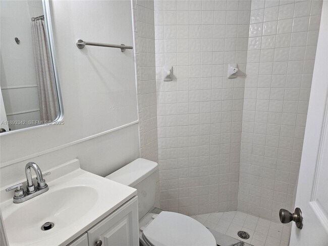 Building Photo - 32 Gables Blvd