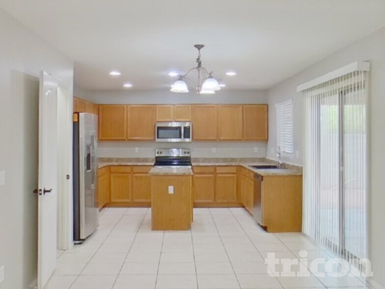 Building Photo - 21116 Alma Dr