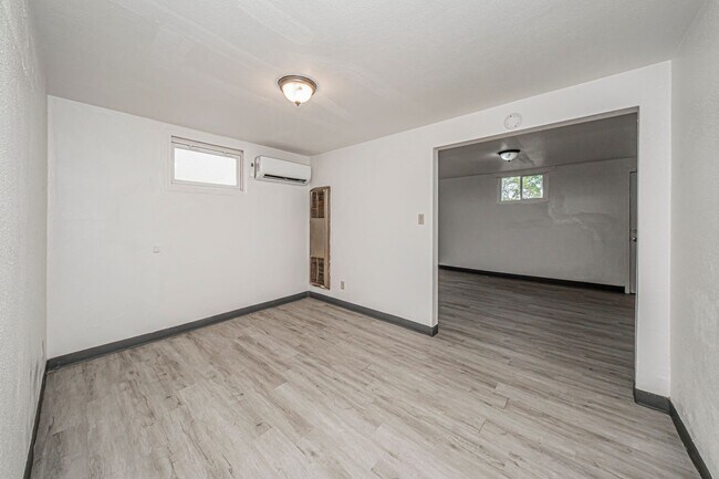 Building Photo - 411 W 5th St