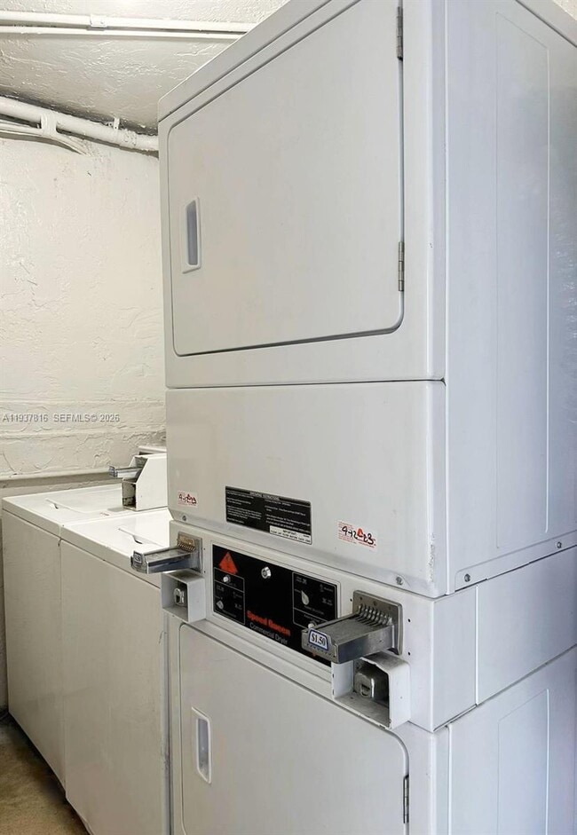 Building Photo - 805 W 30th St