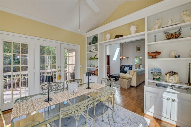 Building Photo - 108 White Willow Pl