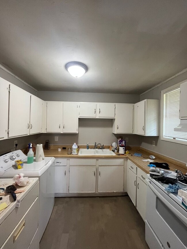 Primary Photo - 2 Bedroom/1 Bath Duplex at 423 Cedar Valle...