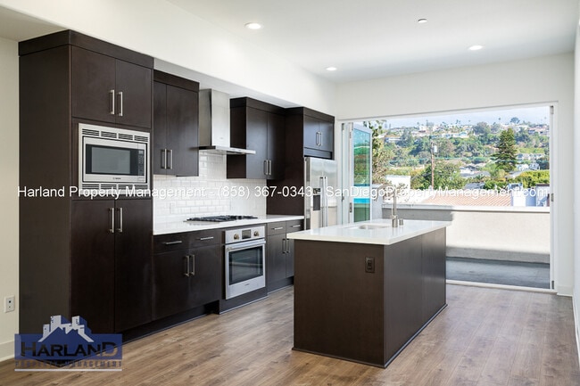 Building Photo - 5702 La Jolla Blvd