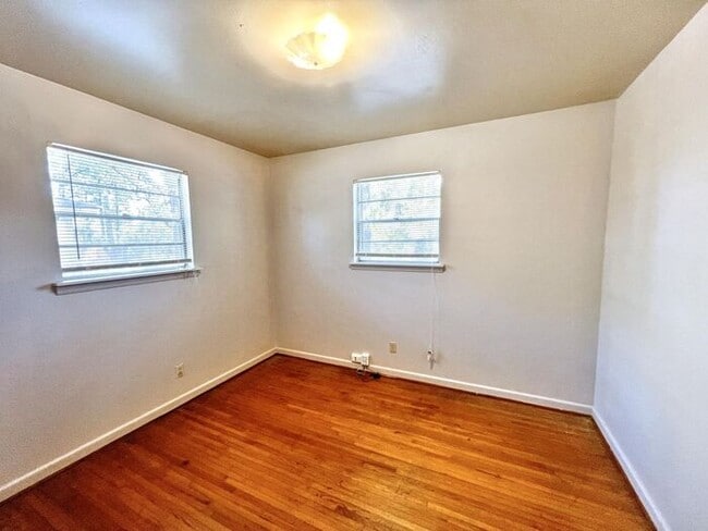 Building Photo - 2 Acorn Pl