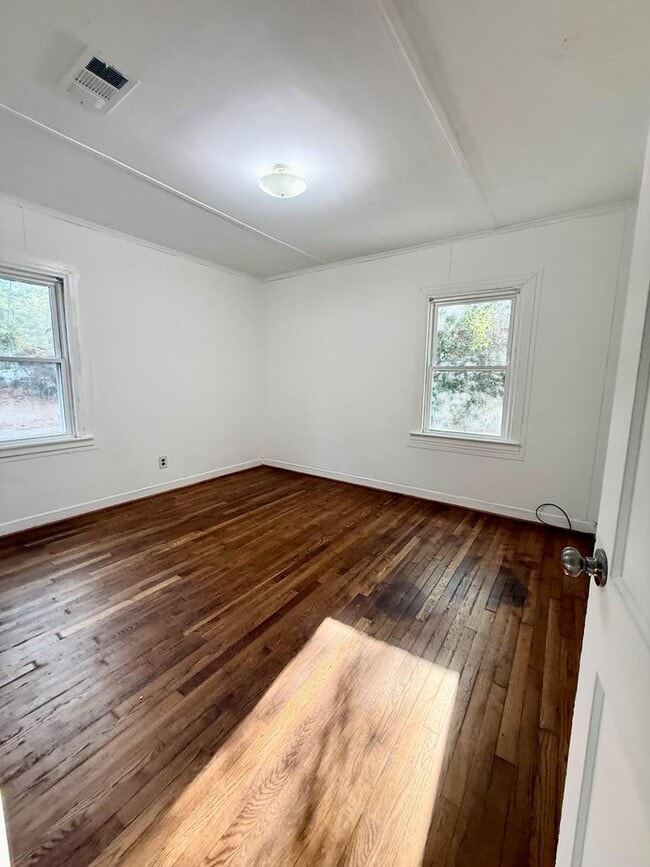 Building Photo - 222 Fontaine Dr