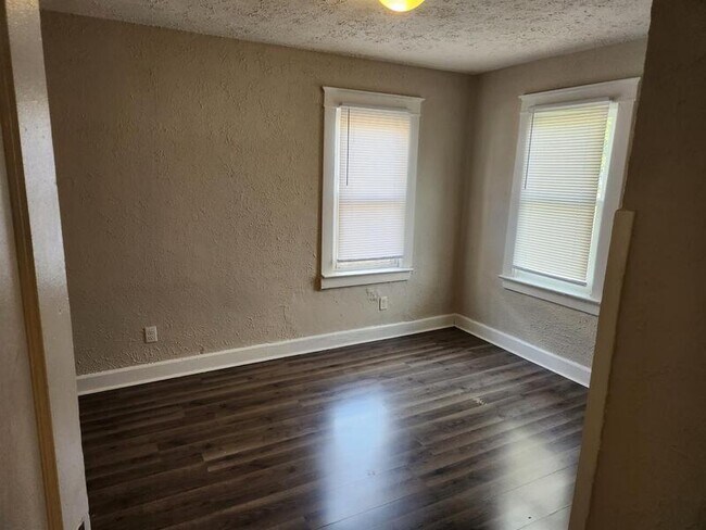 Building Photo - 245 S Randolph St