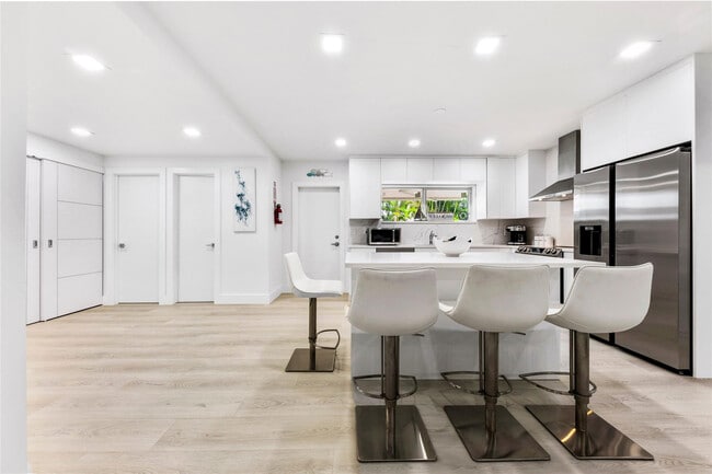 Building Photo - 3329 NE 17th St