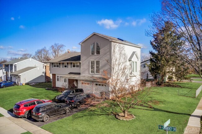 Building Photo - 23 Gramercy Dr