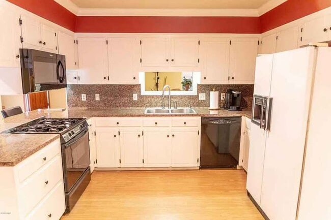 Building Photo - FOR RENT in LAFAYETTE!