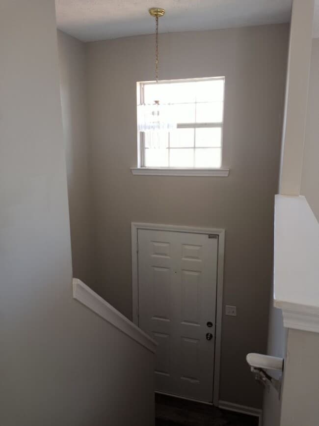 Building Photo - 3/2 with Large Bonus Room  - Split level home with large backyard