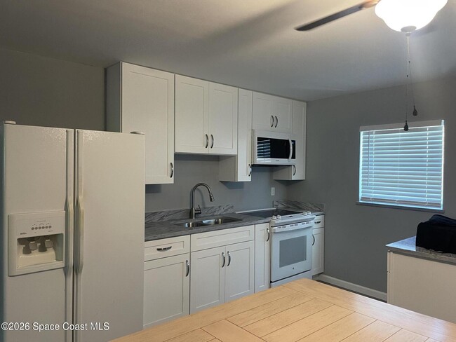 Building Photo - 3600 Aurora Rd