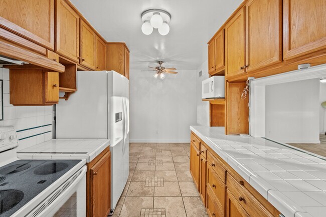 Building Photo - 10561 Alskog St