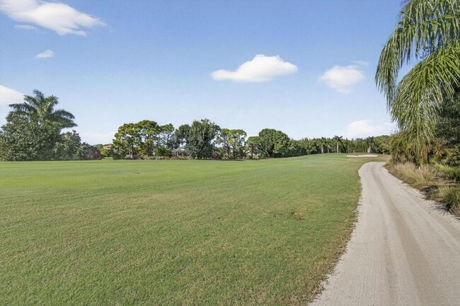 Building Photo - 1940 S Club Dr