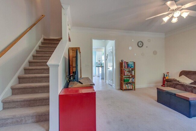 Building Photo - Spacious 3BR/2.5BA Duplex in South Nashville | Pet Friendly | Prime 37211 Location Near Dining & ...