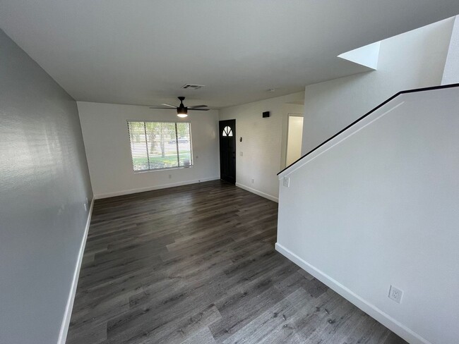 Building Photo - Modern Three Bedroom Three Bathroom Home i...