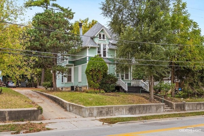 Primary Photo - 674 St Charles St