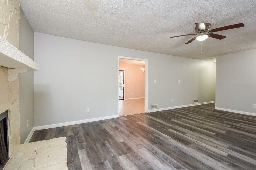 Building Photo - 3504 Sandra Dr