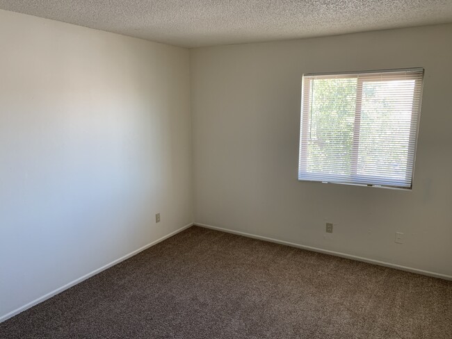 Building Photo - 1445 N 53rd Dr