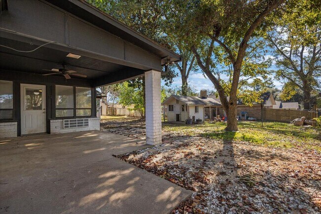 Building Photo - 903 Joel Dr