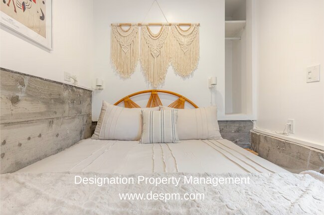 Building Photo - Roy